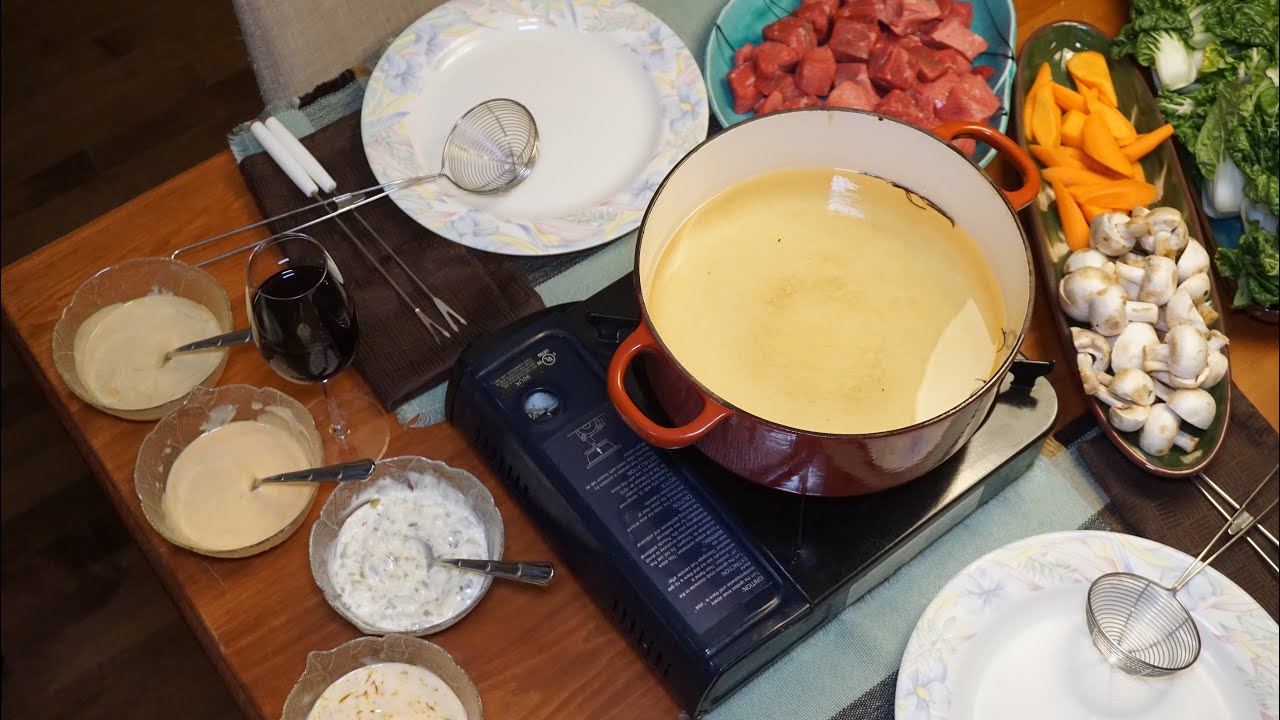 FONDUE BOURGUIGNONNE ET SES QUATRES SAUCES 1