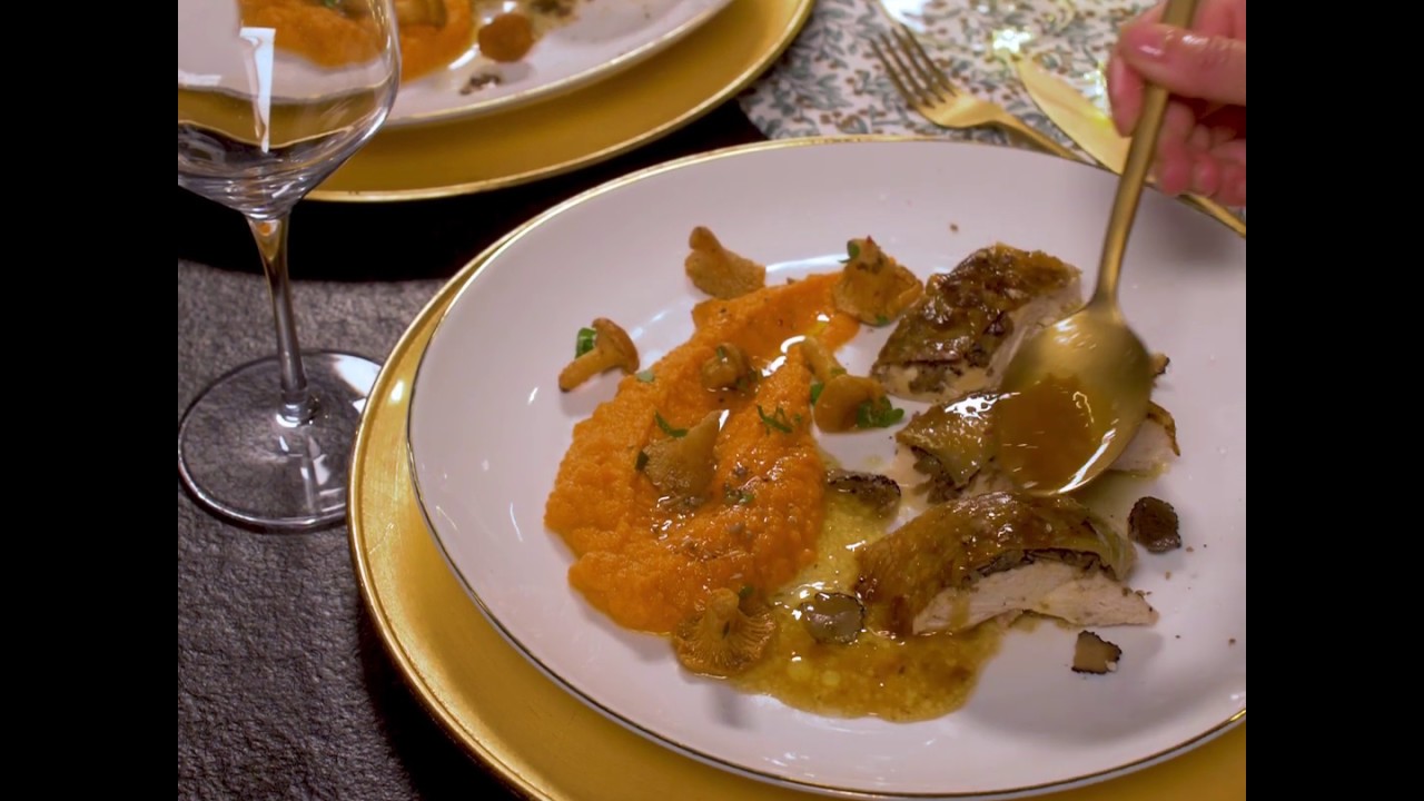 Chapon rôti au four à la truffe et aux champignons