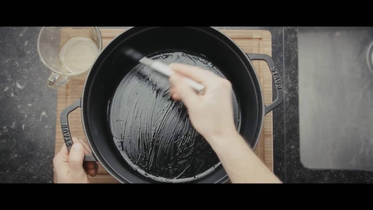 [Astuce] Première utilisation - Comment bien préparer votre cocotte Staub