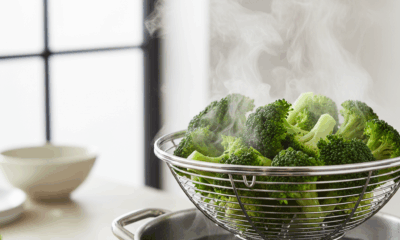 découvrez la meilleure méthode pour cuire les brocolis : eau ou vapeur, et apprenez comment préserver leur belle couleur verte tout en conservant leurs vitamines et saveurs.