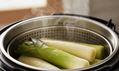 découvrez une recette légère et rapide pour la cuisson des poireaux à la vapeur, idéale pour préserver saveurs et bienfaits tout en gagnant du temps en cuisine.