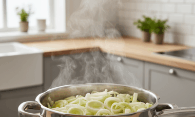 découvrez comment cuire les poireaux rapidement et efficacement avec la cocotte-minute clipso. méthode simple pour une cuisson parfaite et savoureuse en un rien de temps.