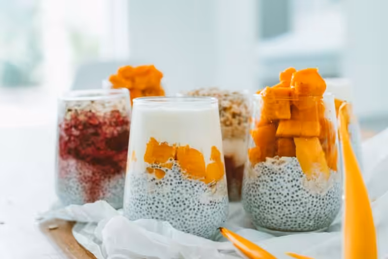 Découvrez une nouvelle façon de savourer votre petit-déjeuner avec le tiramisu revisité en chia pudding