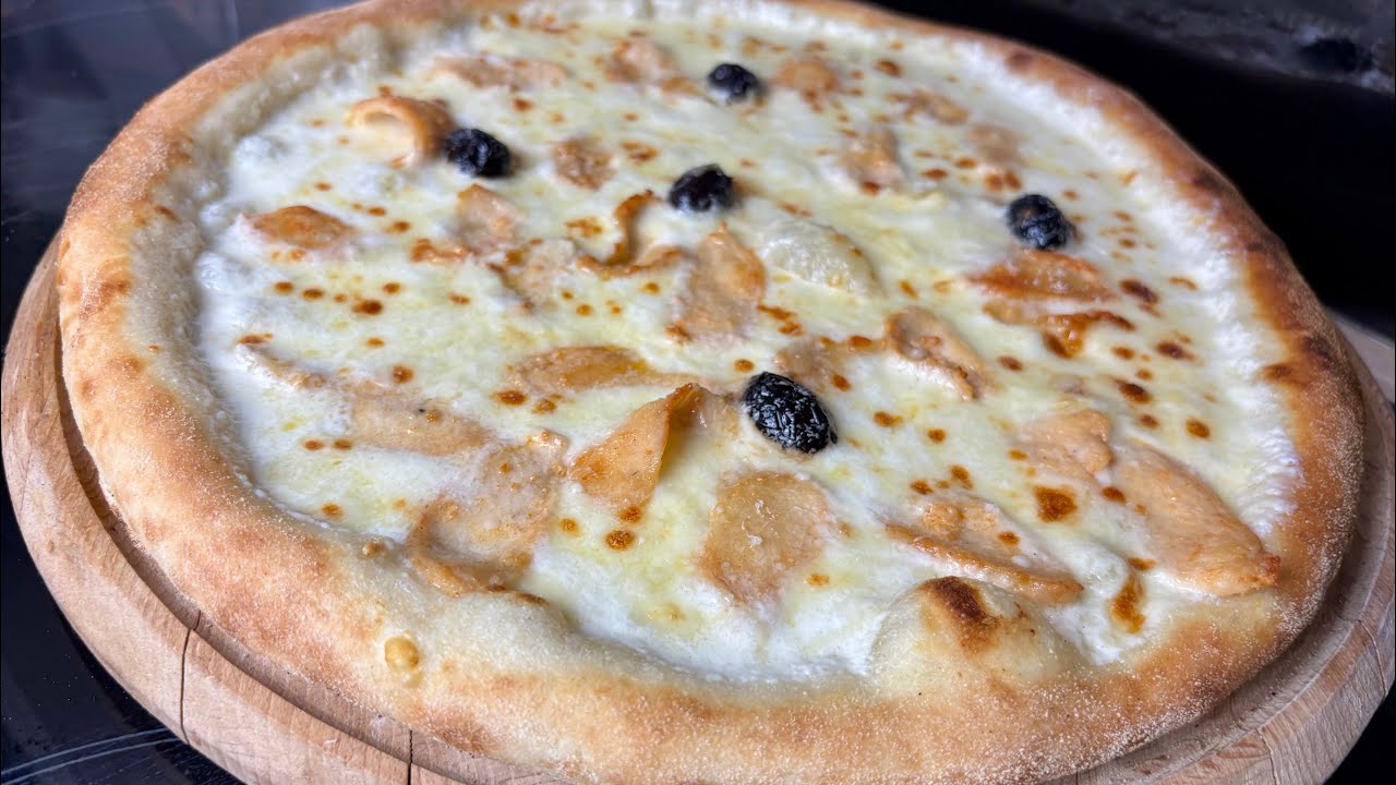 Cette recette de Pizza maison est vraiment incroyable, tu ne vas plus jamais acheter tes pizzas ! 